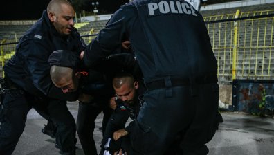 Бой и арести белязаха края на мача между "Левски" и Славия"