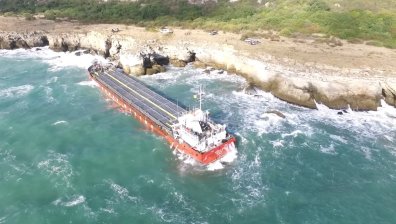 Следователи оглеждат на място "Vera Su"