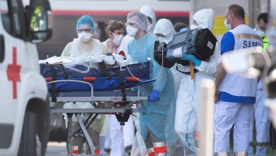 Момиче изпадна в кома, след като тийнейджъри я пребиха пред училище във Франция