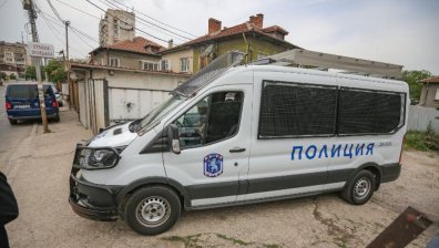 Няколко града "почерняха" от полиция, задържаха мигранти и обирджии