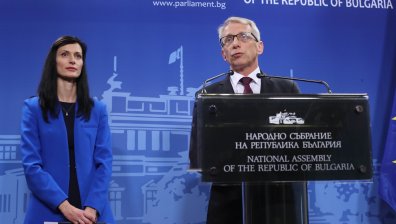 Авторитарен или тоталитарен режим: Докъде ще стигне политическата криза у нас?