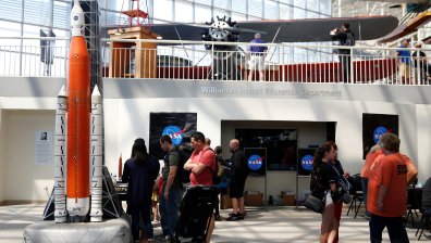 Скулптура от масло на "Аполо 11" чества 50 години от кацането на Луната