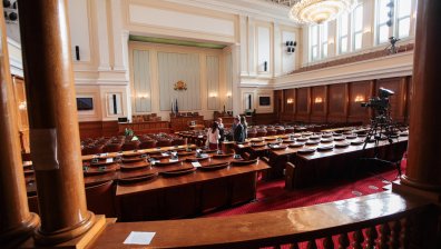 Слънчевия четвъртък депутатите го писаха дъждовен: Няма кворум!