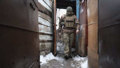 Ситуацията се изостря: Евакуираха хиляди от Донецк, включително и деца