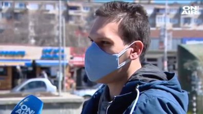 Анонимен дарител оставя пакети хляб на метростанциите в София