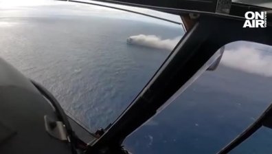 Екипажът изостави в Атлантика горящия и пълен със скъпи автомобили кораб