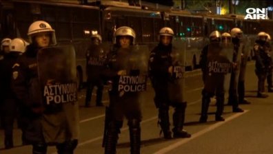 Атина в пламъци след сблъсъци между протестиращи и полицията