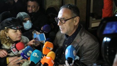 Любен Дилов-син даде пресконференция пред централата на ГЕРБ