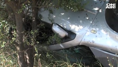 Лек автомобил излетя от мост край главен път Е-79