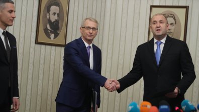 Словесни престрелки в (не)коалицията и по оста правителство - Румен Радев