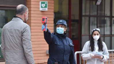 Глътка въздух за Италия и Испания, разхлабват поетапно мерките