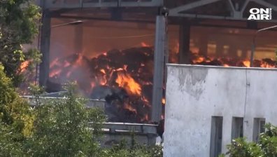 Огромен пожар гори в пловдивското село Поповица
