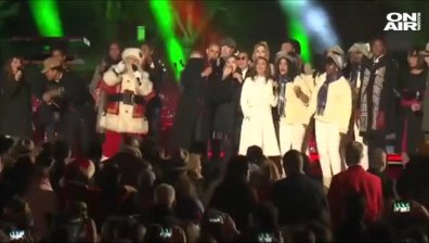 Барак Обама изпя "Jingle Bells" във Вашингтон