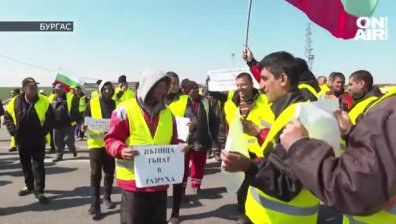 Протестиращи пътни строители блокираха ключови пътища в цялата страна