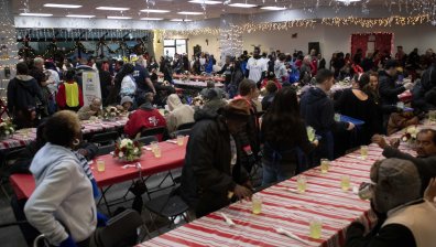 Пандемията удвои броя на гладуващите семейства в САЩ