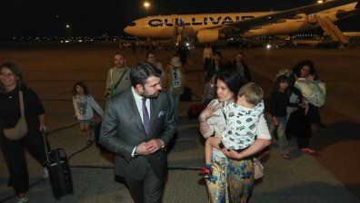 Успешна евакуация от Израел: Самолет със 148 души кацна на летището в София (+ВИДЕО)