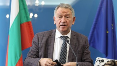 Министър Кацаров свиква извънредно заседание за новите Ковид мерки