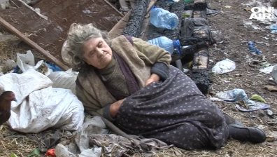 Пожар остави без дом незрящи сестри, съседите им събират пари за ремонт