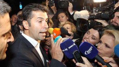 Изборната нощ: Лаконични изявления на партиите и нов политически "играч"
