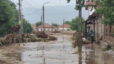 Тежка остава ситуацията в Карловско, има големи поражения по инфраструктурата