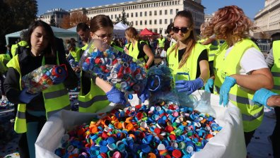 Стотици се включиха в инициативата "Капачки за бъдеще" в София
