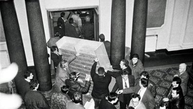 25 г. от щурма на парламента, довел до падането от власт на БСП