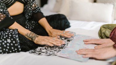 Месечен хороскоп за декември - Лъвовете да внимават с парите, Скорпионите да се пазят от интриги