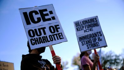 Масови арести по време на акция срещу депортирането в САЩ