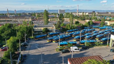 Трамваи и тролейбуси останаха по депата в София (СНИМКИ)