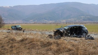 Трима загинаха в зверска катастрофа край Сапарева баня