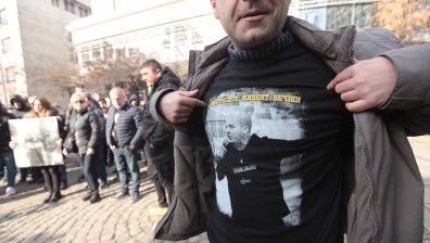 Привърженици на "Ботев" Пловдив протестират пред гръцкото посолство