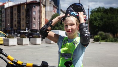 Емили Тротинетката се похвали: "Вече съм 100% момиче"