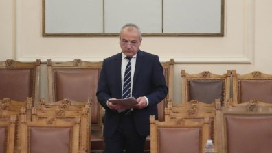Служебният премиер : Вече си представях заглавията - "Гълъб Донев отлетя от МС"