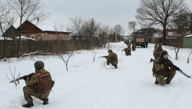 Украинските спецчасти готвят цивилни в Мариупол за самоотбрана (+ВИДЕО)