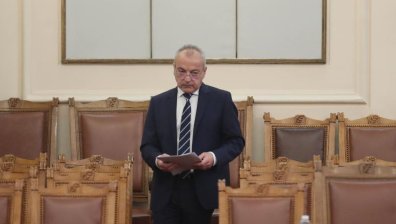 Премиерът Донев: НС се занимава с всичко останало, но не и със законотворчество