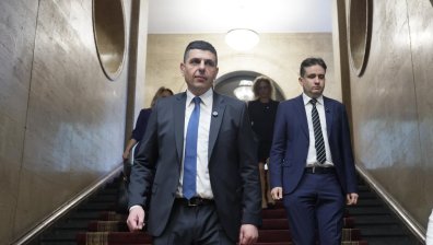 ДБ постави условия за американските самолети-цистерни в "Безмер"