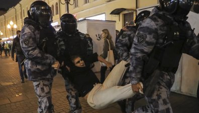 Масови арести и космически цени на билетите в Русия след заповедта на Путин