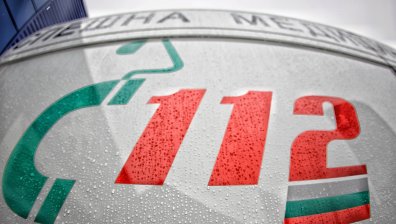 Възрастен мъж падна с колата си в канал на АМ "Тракия", с опасност за живота е