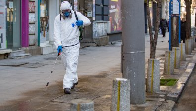Изследователи: Пикът на пандемията в България е преминал
