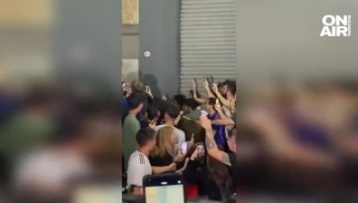 Фенове обградиха ресторант, в който се хранил Меси, едва успя да се измъкне