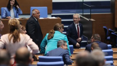 НС гледа важни закони, свързани с войната в Украйна и "Лукойл"