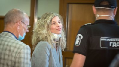 Лилана и Скилър в специализирания наказателен съд