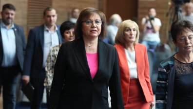 Нинова убедена: Има люта битка кой да вземе "Лукойл" и да овладее печалбите