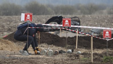 Застреляни, докато чистят мини: Шестима украински спасители са убити в Херсон