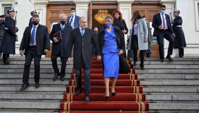Президентът Радев започва втория си мандат с 58,5% доверие