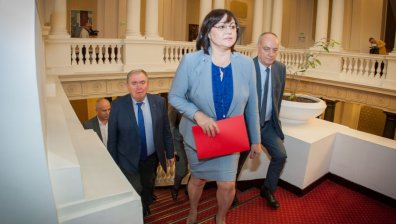 Нинова иска драконовски мерки за каналджии, до 20 г. затвор за държавни служители, които им помагат
