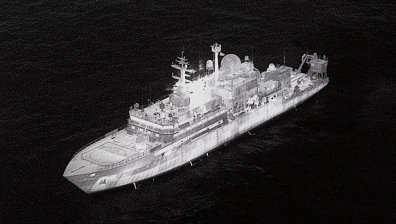 Руският шпионски кораб "Янтар" заслепи британски военни пилоти край Шотландия