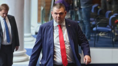 Възрастни хора се притесняват от замразяване на пенсиите, ГЕРБ и ДПС искат изслушване на Иван Иванов