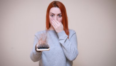 Окапване на косата: Възможно ли е това след боледуване с Ковид-19?