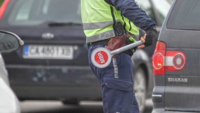 Задържаха полицай, заплашвал приятелката си в Ловеч